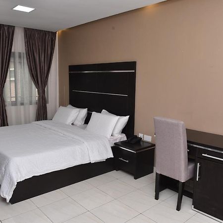 Urban Metro Inn Лагос Екстериор снимка