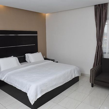 Urban Metro Inn Лагос Екстериор снимка