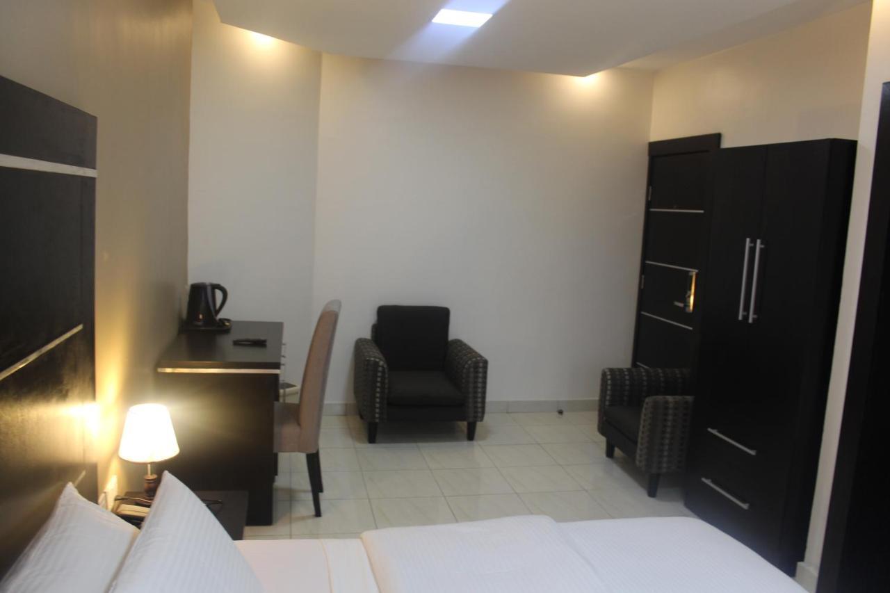 Urban Metro Inn Лагос Екстериор снимка