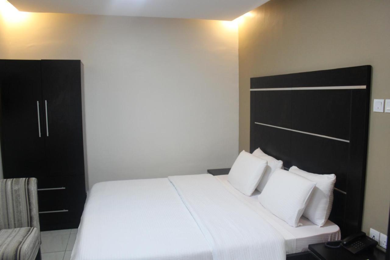 Urban Metro Inn Лагос Екстериор снимка