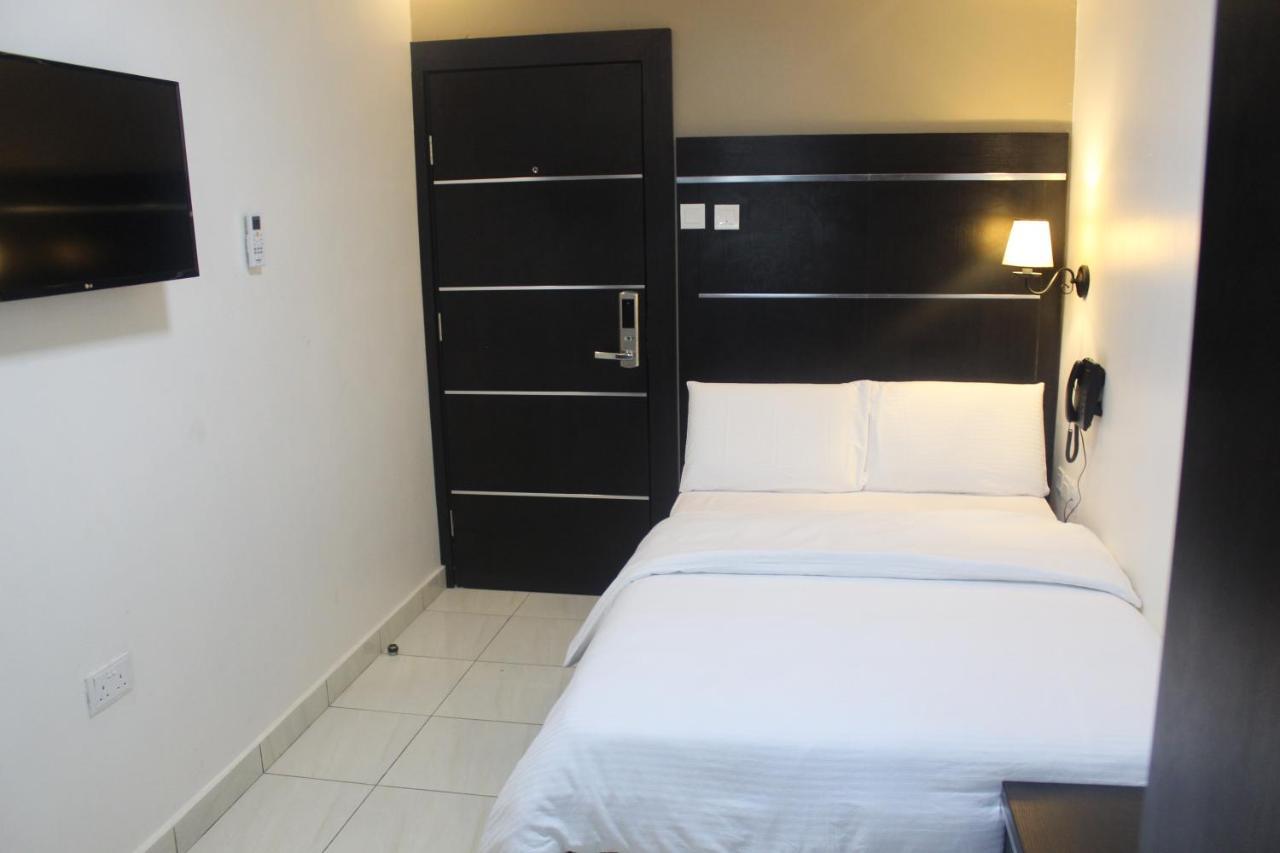 Urban Metro Inn Лагос Екстериор снимка
