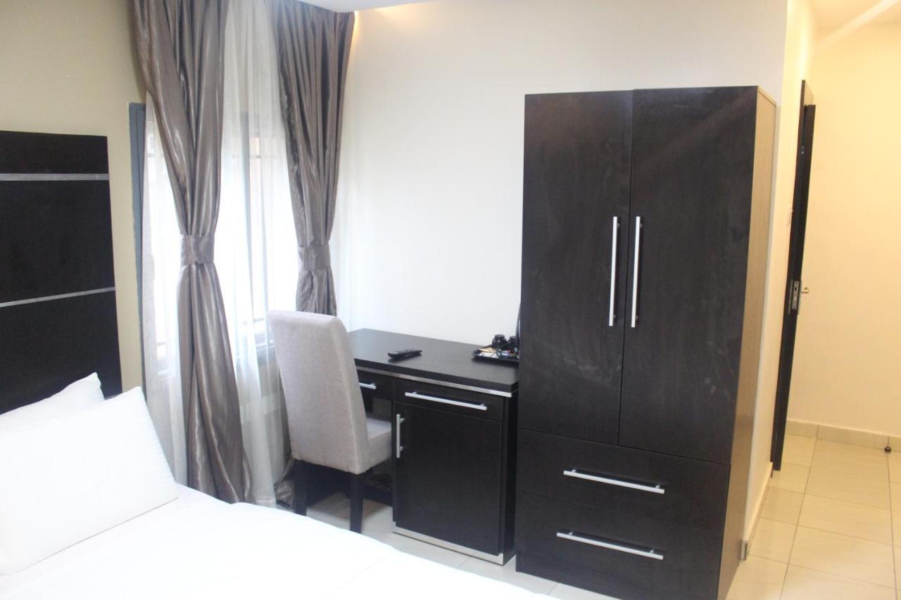 Urban Metro Inn Лагос Екстериор снимка