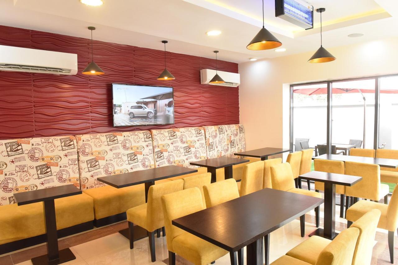 Urban Metro Inn Лагос Екстериор снимка