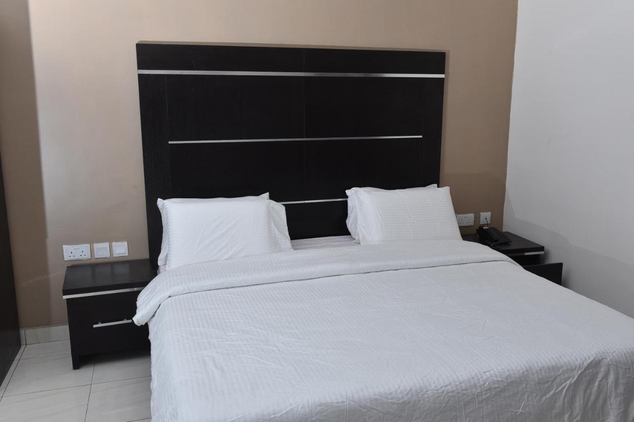 Urban Metro Inn Лагос Екстериор снимка
