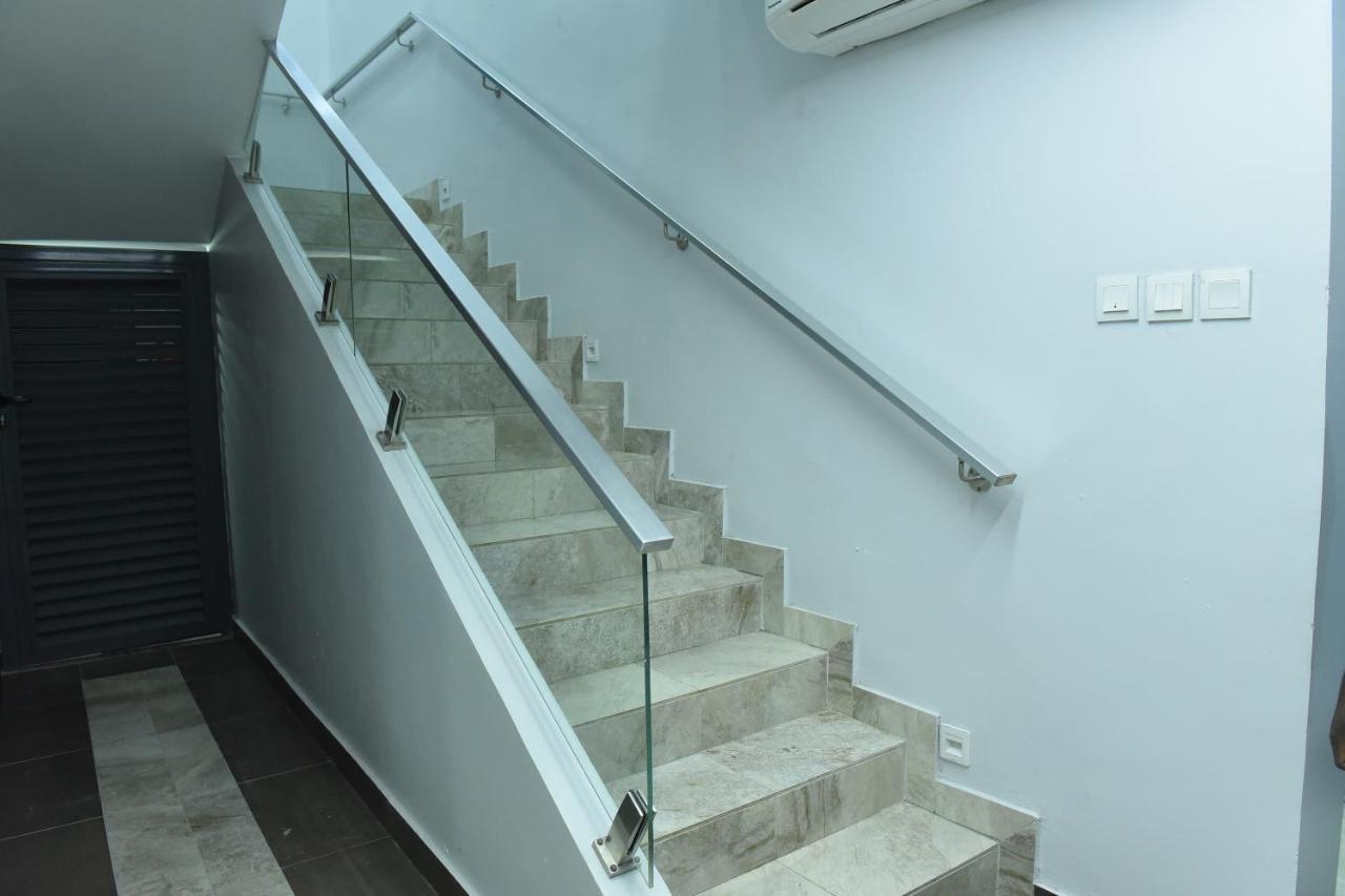 Urban Metro Inn Лагос Екстериор снимка